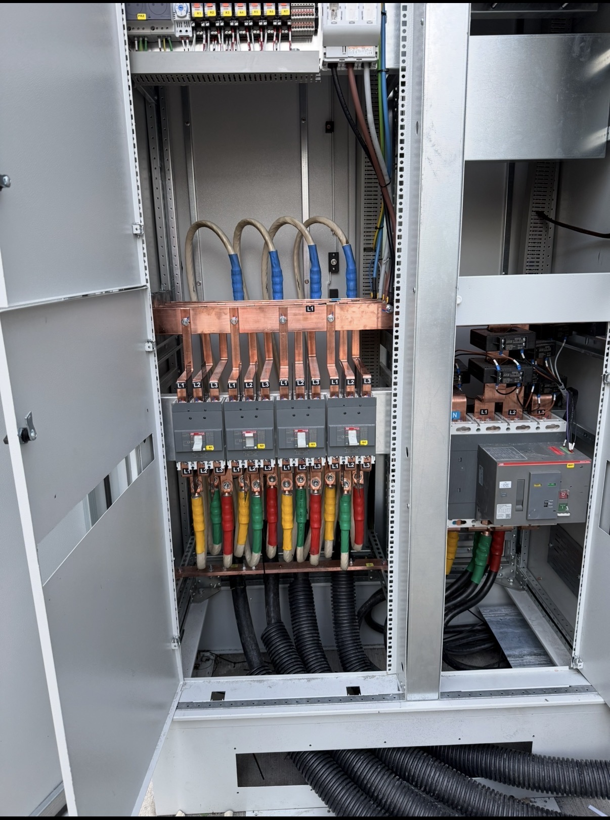 Tablou electric și conexiuni de putere ale proiectului fotovoltaic din Bălți